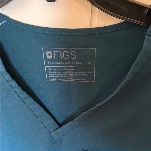 Figs Caribbean Blue Scrub Top - Picture 2 of 6